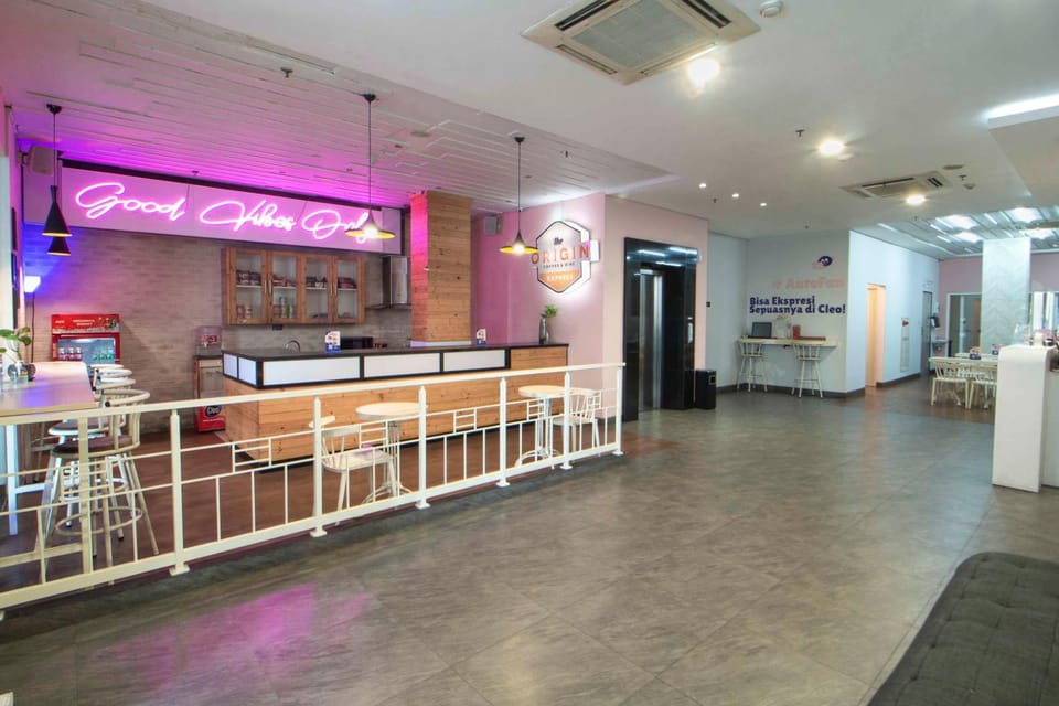 Restaurant/places to eat, Lounge or bar, Breakfast