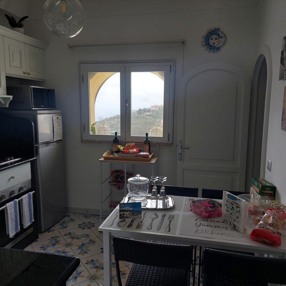 Natural landscape, Kitchen or kitchenette, Dining area, Breakfast, dishwasher, oven, stove