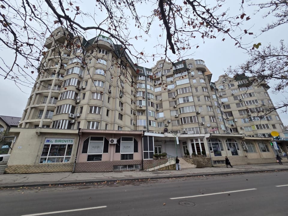 Neighbourhood, Location