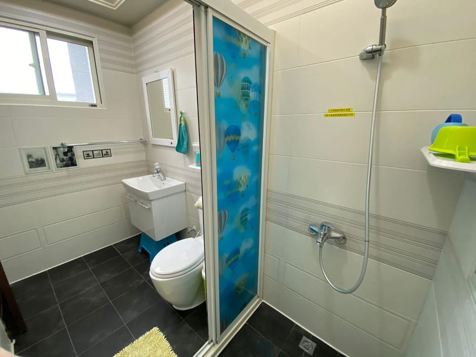 Shower, Toilet, Bathroom