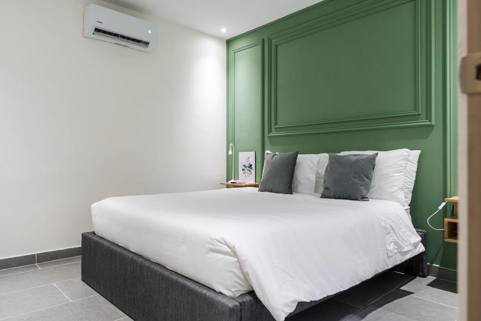 Bed, Photo of the whole room, Bedroom, air conditioner