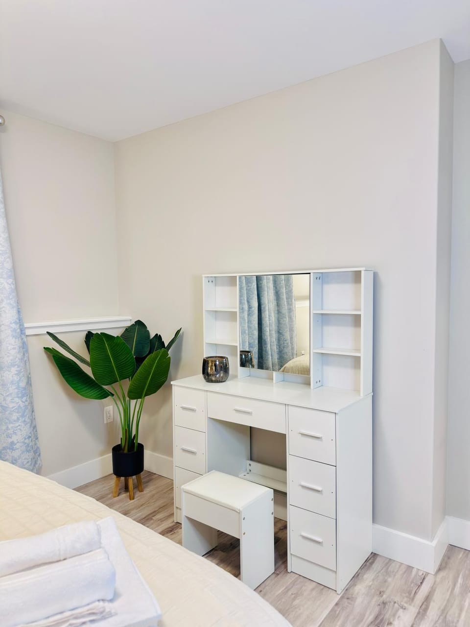 Bedroom, hair dresser