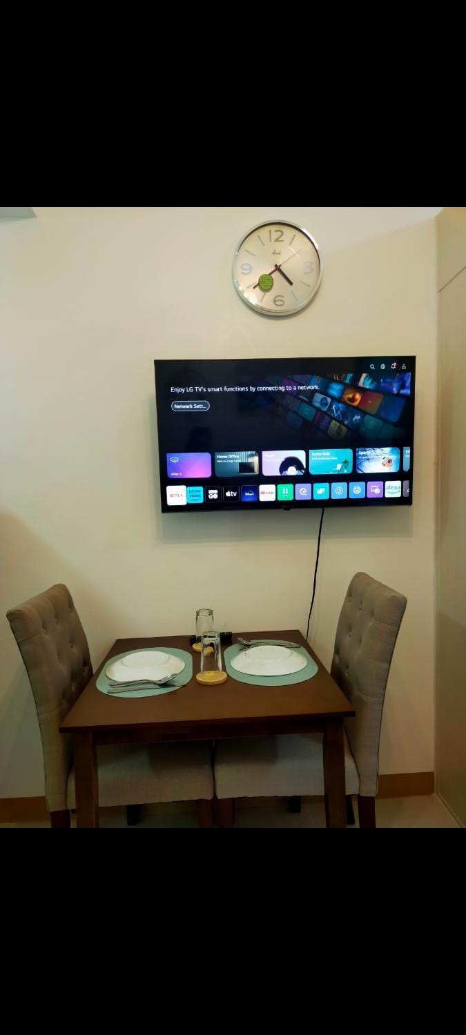 Cozy Topmost floor one bedroom with mall view Apartment hotel in Las Pinas