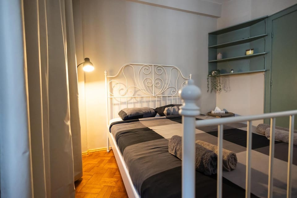 Square Suite Downtown Apartment in Bucharest