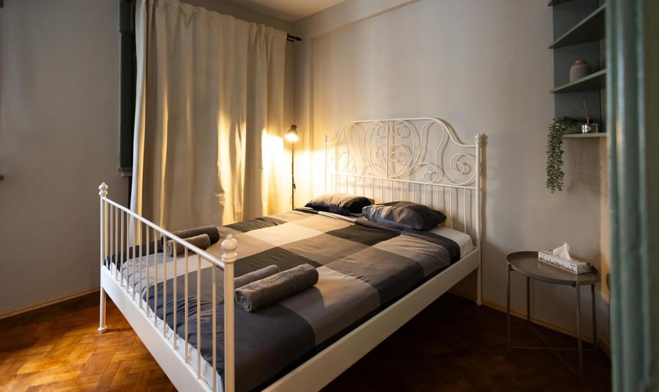 Square Suite Downtown Apartment in Bucharest