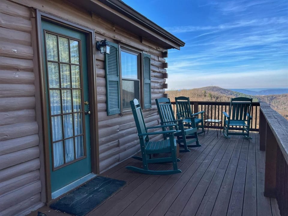Mountain View Log Cabin - Cozy cabin in the Blue Ridge Mountains Cabin in Shenandoah Valley