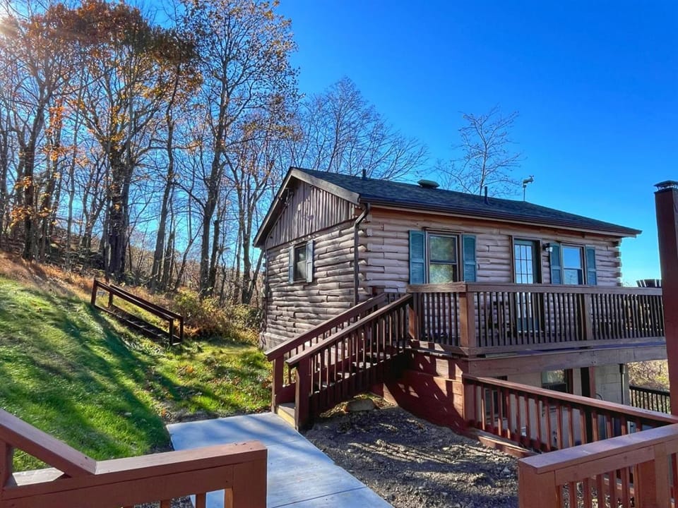 Mountain View Log Cabin - Cozy cabin in the Blue Ridge Mountains Cabin in Shenandoah Valley