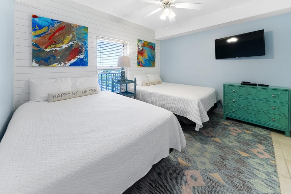 Emerald Isle l Beachfront l Amazing beach views l Heated Community Pool l Fitness center House in Panama City Beach