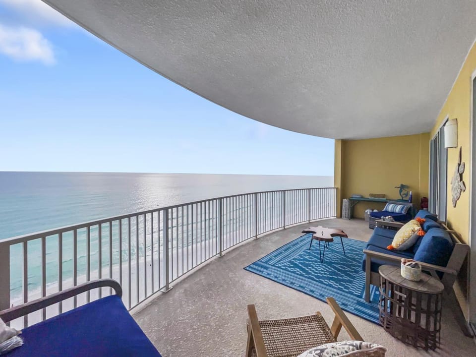 Emerald Isle l Beachfront l Amazing beach views l Heated Community Pool l Fitness center House in Panama City Beach