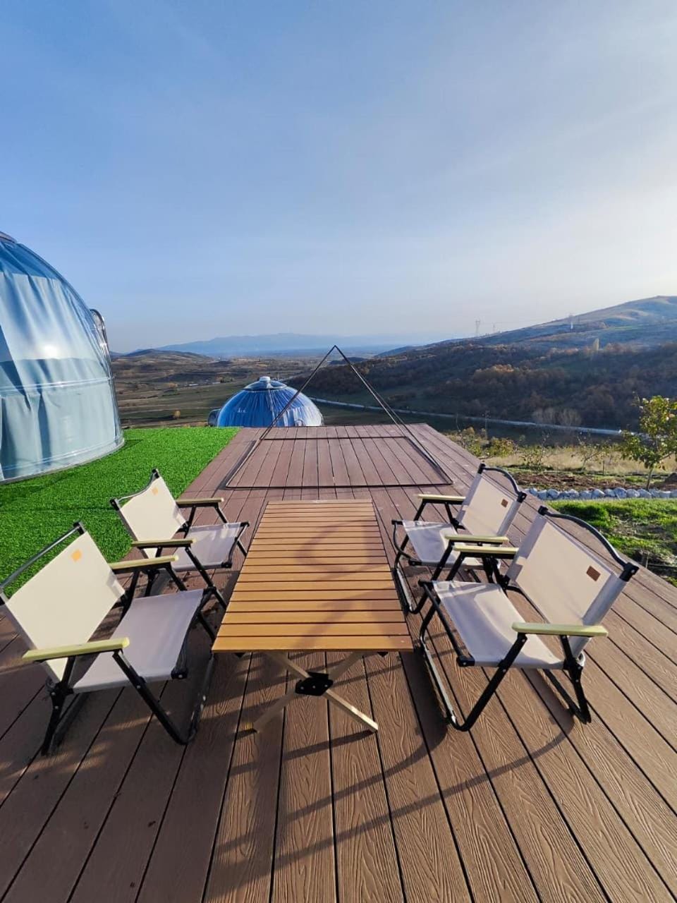 Patio, Restaurant/places to eat, Restaurant/places to eat, Day, Natural landscape, Dining area, Mountain view, sunbed