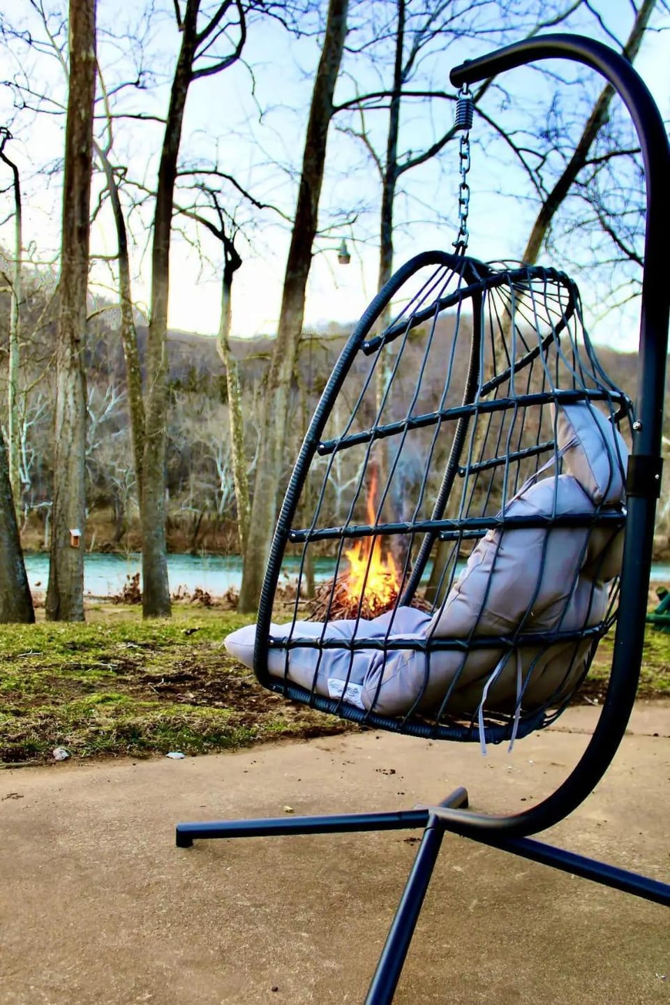 Intimate Riverside Treehouse Cabin Escape, Hot Tub, Mountains, and Starlit Nights Cabin in Shenandoah Valley