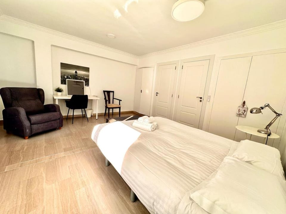 Seasonal Antonio Suárez Apartment in Valencia