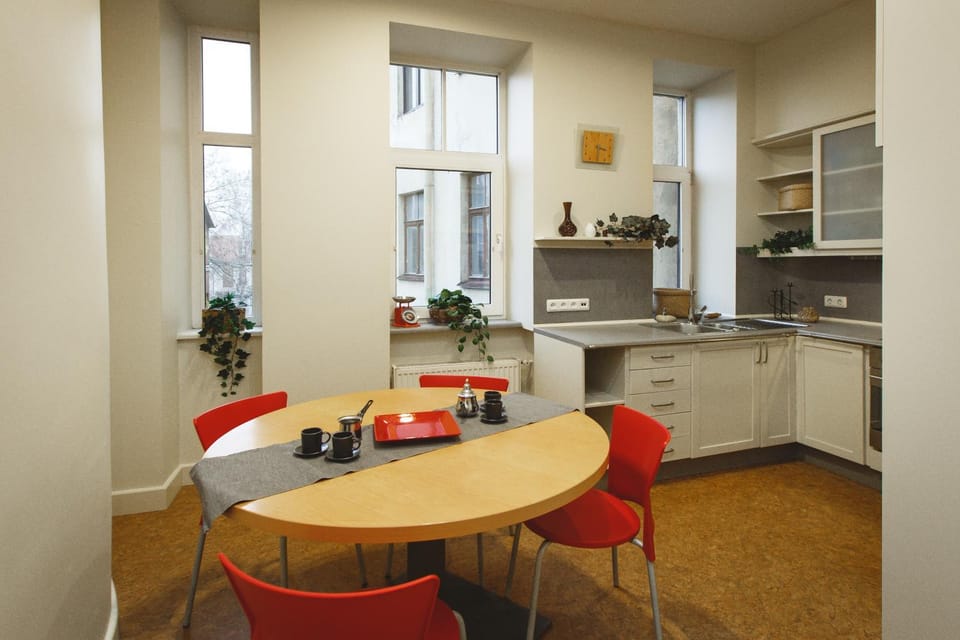 Kitchen or kitchenette, Dining area