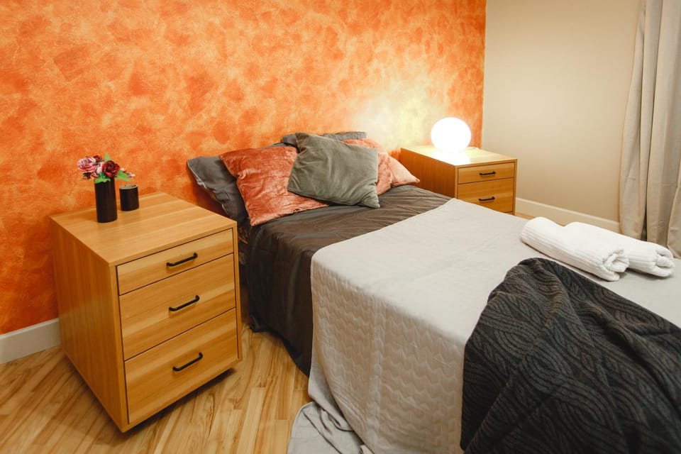 Bed, Decorative detail, Bedroom, towels