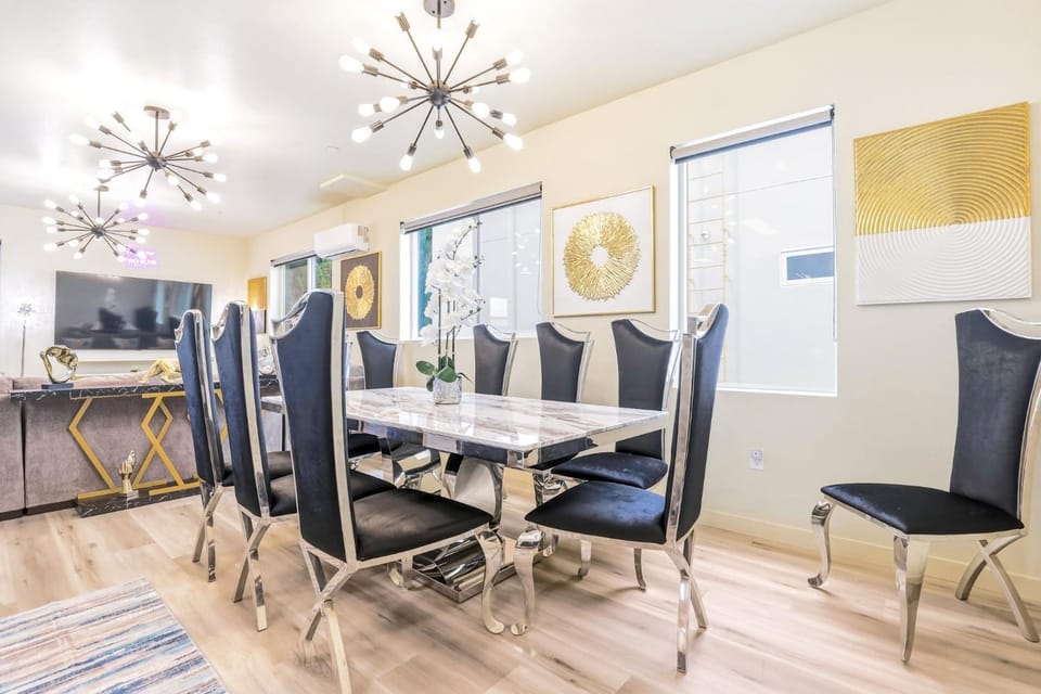 J - Lovely 3BR Family Home by Universal with Private Parking, Patio, Grill & Games - FIFA World Cup SoFi House in North Hills