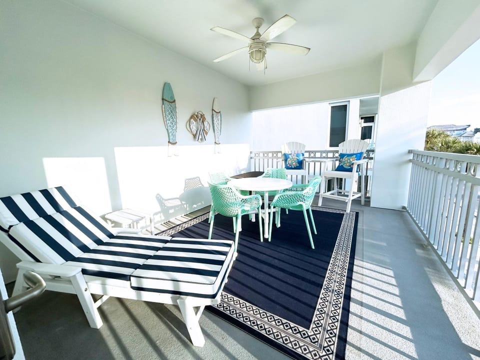 Golden on 30A l Gulf Views l Pool & hot tub l Tennis l Walk to Shops and Restaurants House in South Walton County