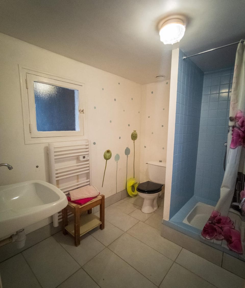 Shower, Bathroom, towels