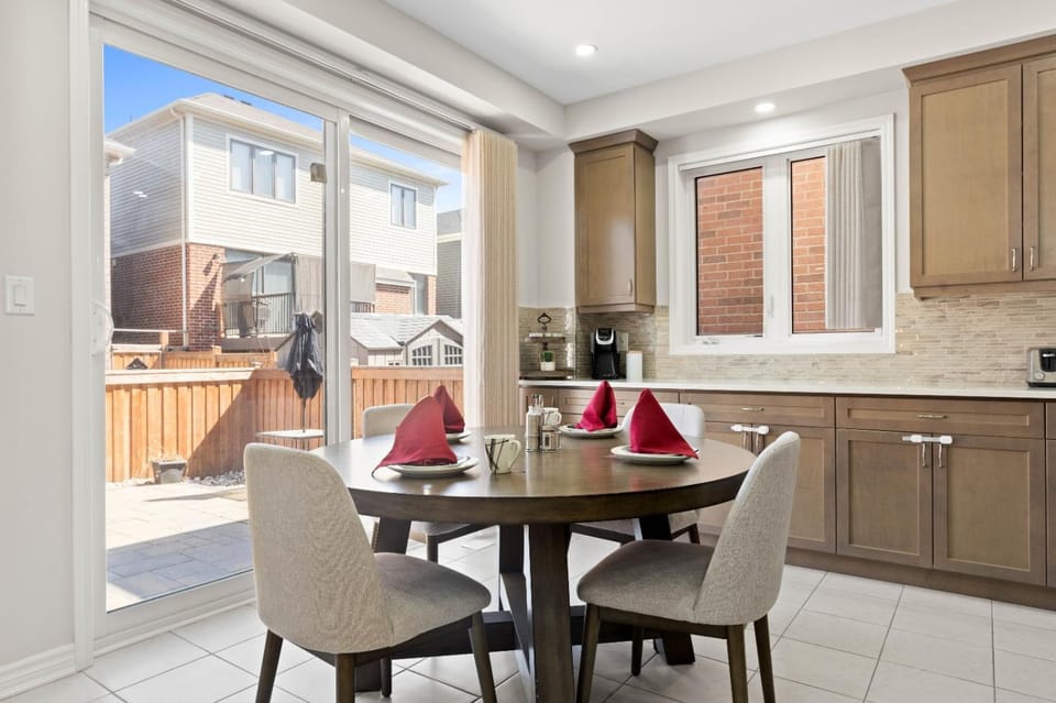 6BR Luxe Family Home,Safari Area, Entertainment House in Milton