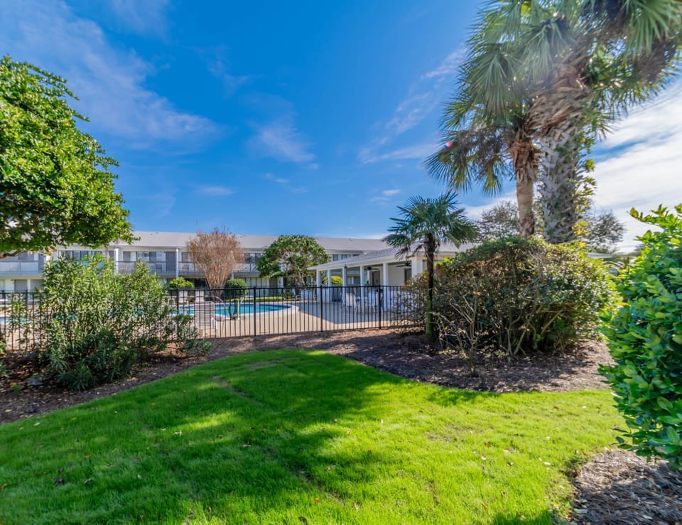Hidden Beach Villas 111 l Heated community pool l Tennis and Shuffleboard l Across from the Beach House in South Walton County