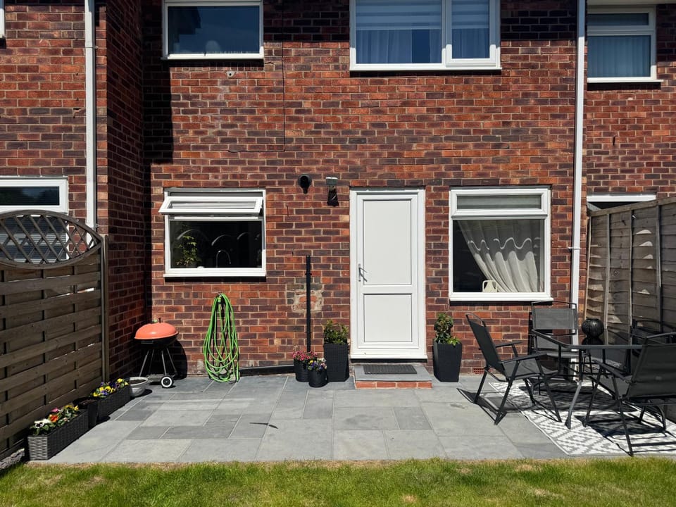 Patio, Garden, Dining area, Garden view