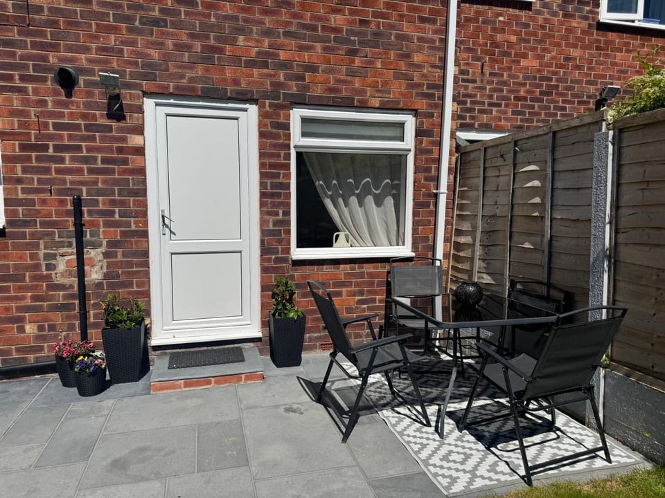 Patio, Dining area