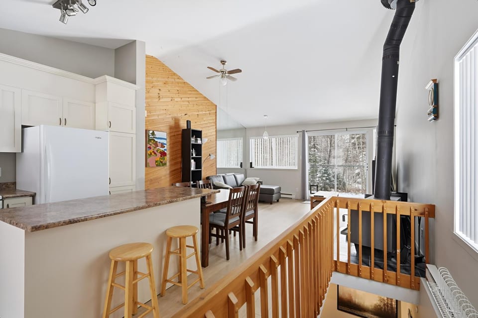 The refuge of the slopes, ski in, ski out Chalet in Quebec