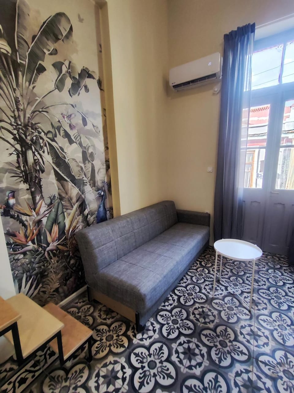 Living room, Seating area, air conditioner
