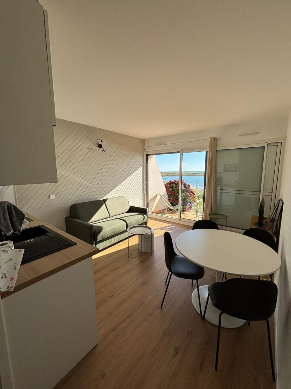 Guidel Beach Sea View Studio Apartment in Clohars-Carnoët