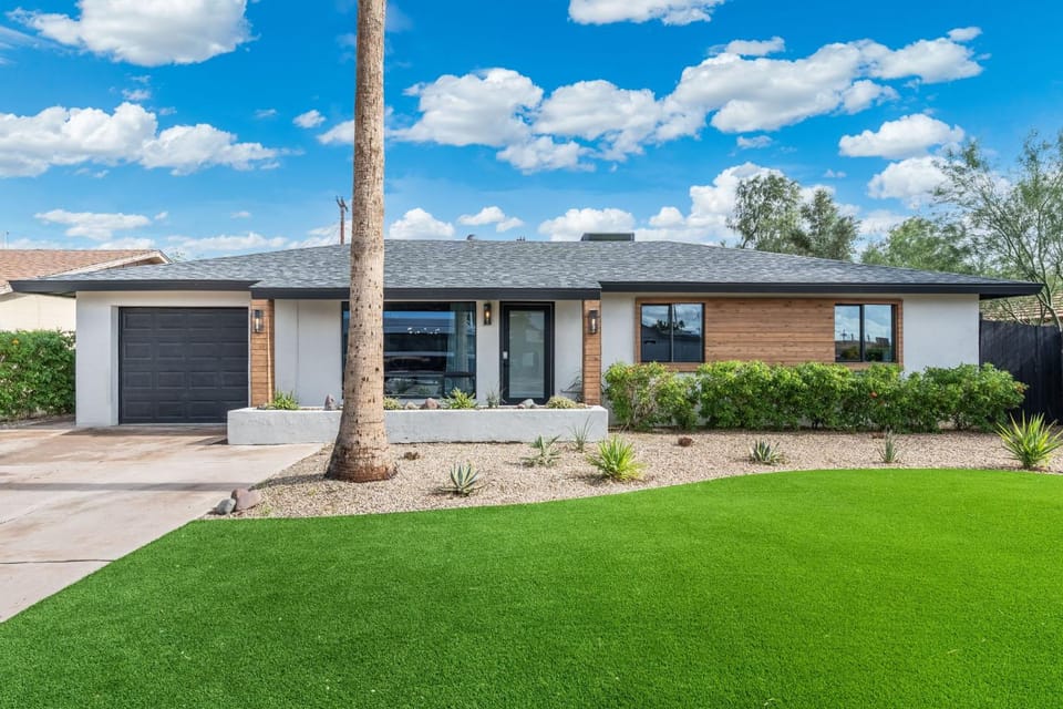NEW The Palmera - Updated 4BR with Private Pool House in Scottsdale