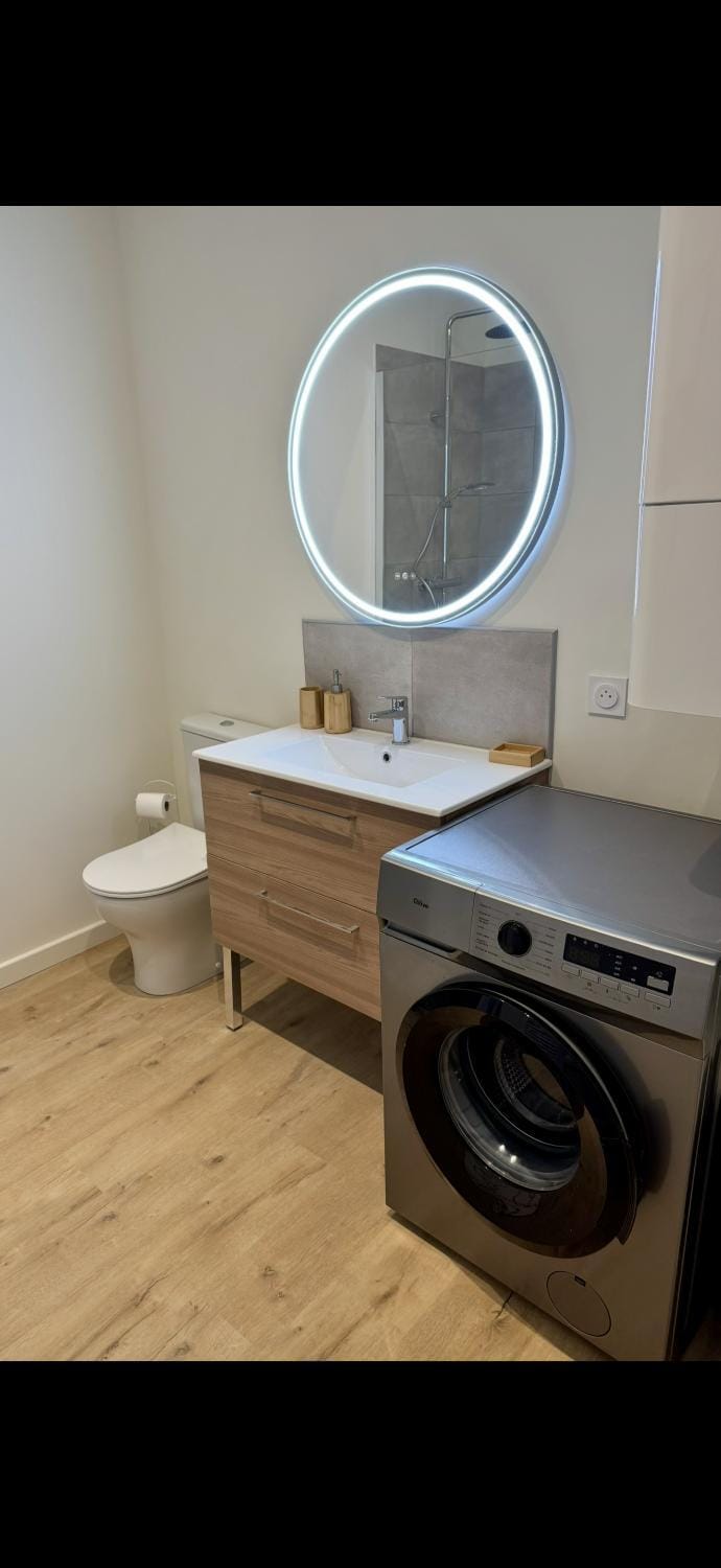 Bathroom, washing machine