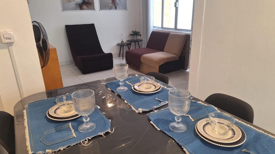Calçadão de BC 1min da Praia Casais ou até 3 pessoas Apartment in Camboriú