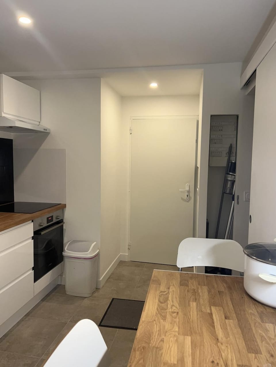 Cozy and well-equipped studio Apartment in Suresnes