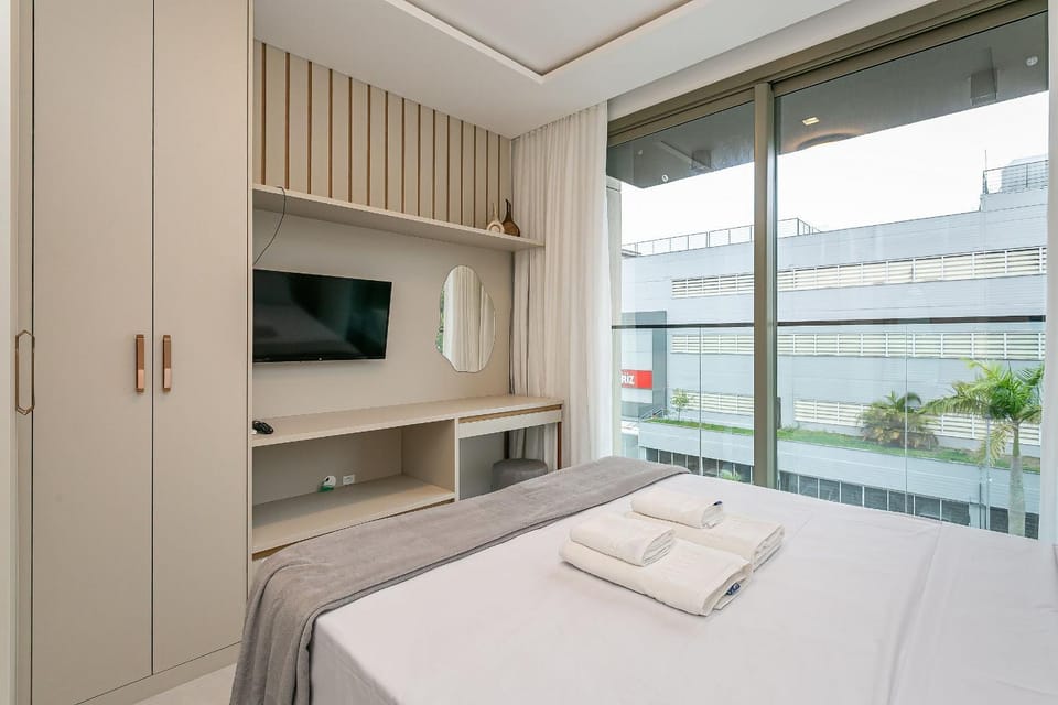 Bed, TV and multimedia, Photo of the whole room, Bedroom, towels