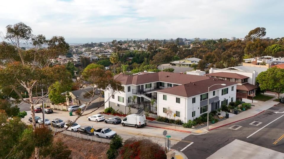 Bridgeview Retreat Near Balboa Park Apartment in San Diego