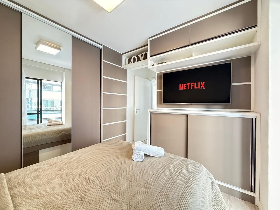 Bed, TV and multimedia, Photo of the whole room, Bedroom, towels, wardrobe