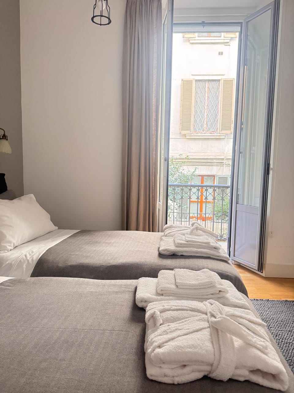Bed, Balcony/Terrace, Photo of the whole room, Bedroom, towels