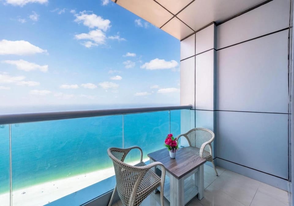 Luxury Sea View Apartment Pool & Gym&jacuzzi Apartment in Ajman