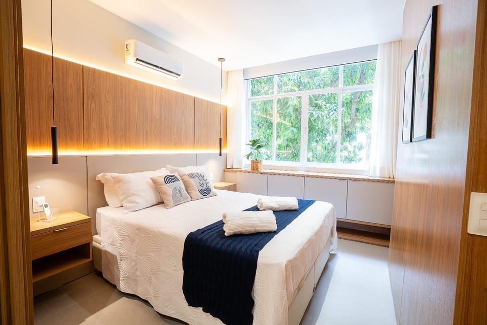 Bed, Bedroom, air conditioner
