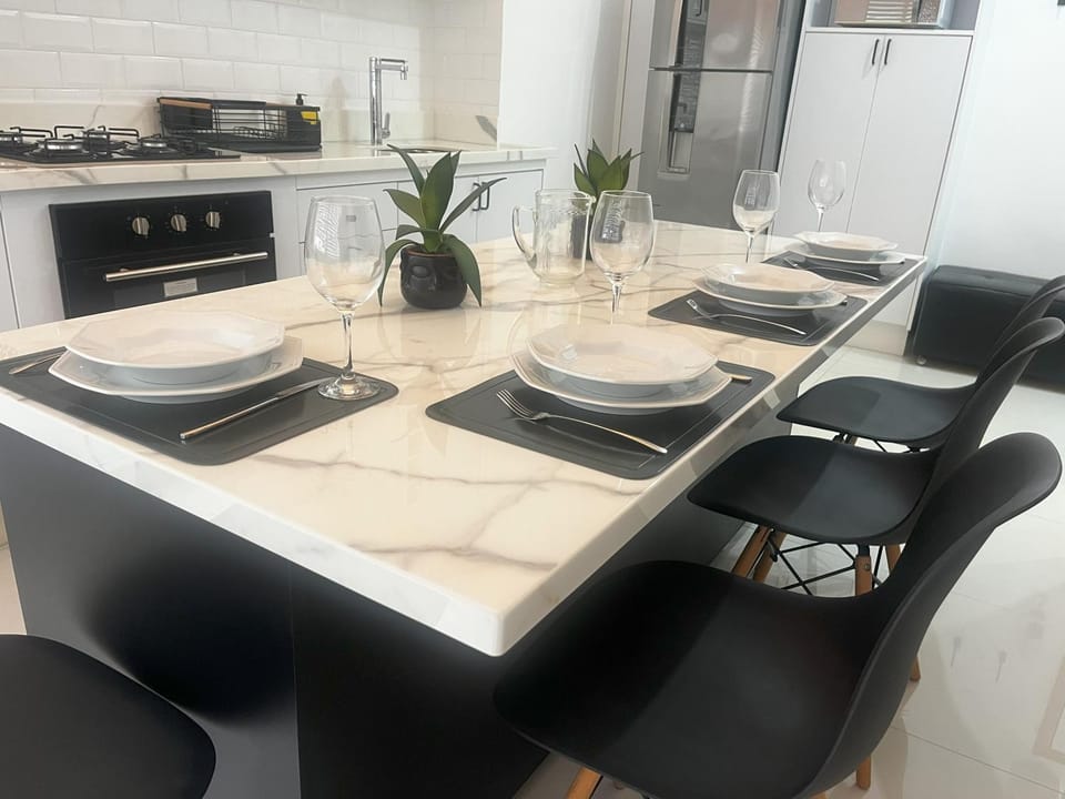 Kitchen or kitchenette, Dining area, pet friendly, stove