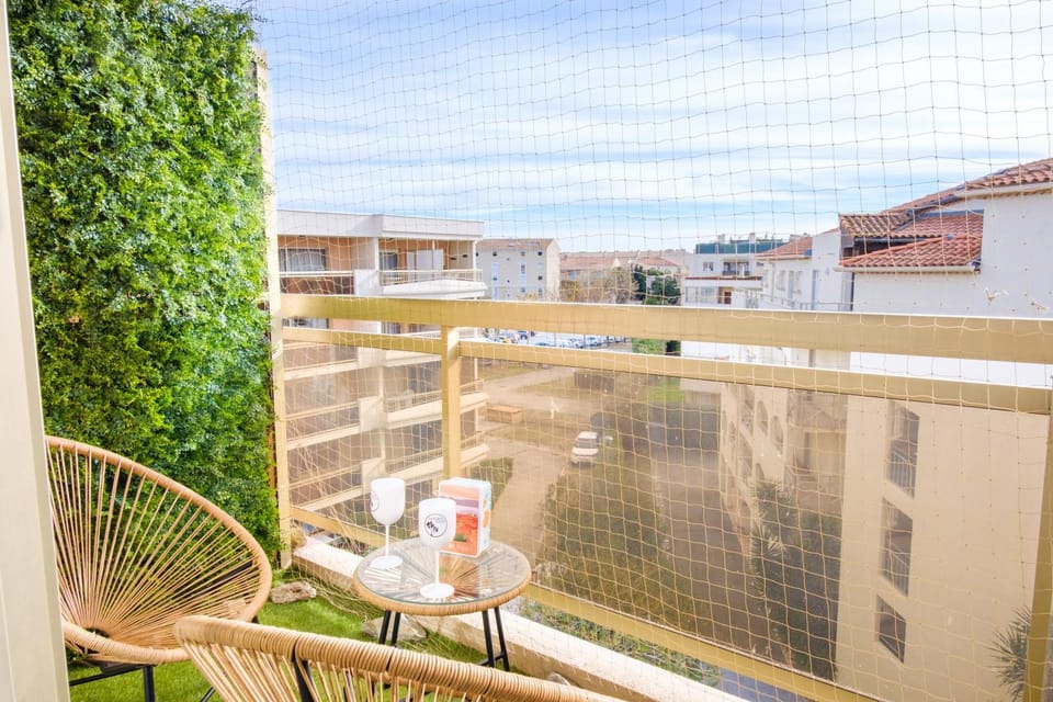 Day, View (from property/room), Balcony/Terrace, Food and drinks, Dining area, Breakfast, Lunch, Drinks, Sunrise, Quiet street view, furniture