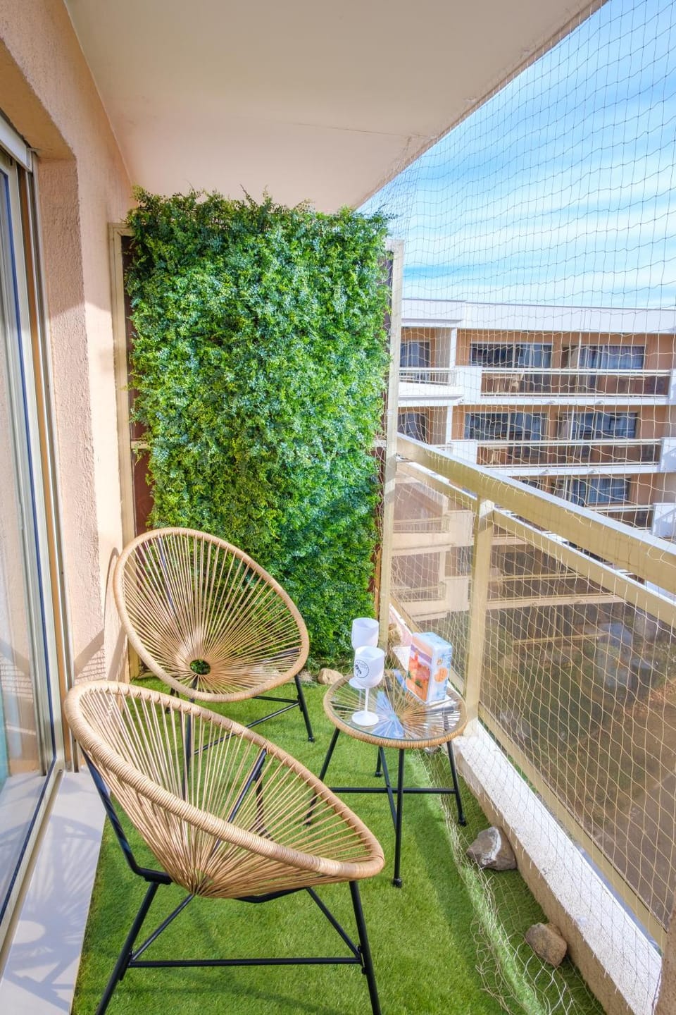 Patio, Spring, Day, View (from property/room), Balcony/Terrace, Food and drinks, Breakfast, Drinks, Alcoholic drinks, Non alcoholic drinks, Inner courtyard view