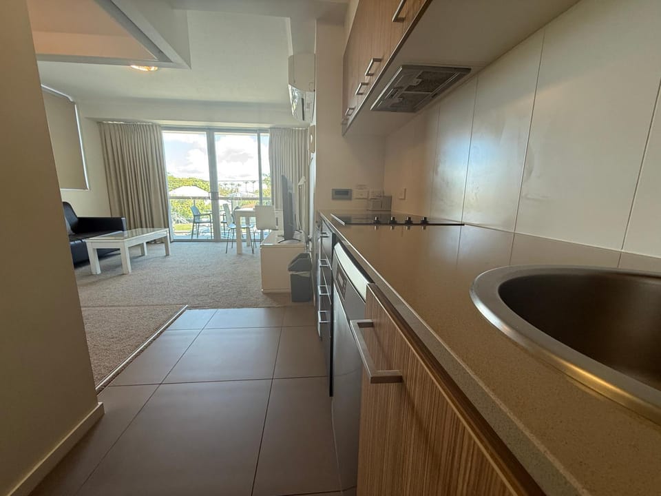 Modern Riverside Suites in Mackay CBD with Pool and Parking Apartment in Mackay