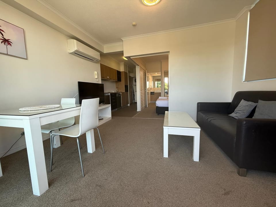 Modern Riverside Suites in Mackay CBD with Pool and Parking Apartment in Mackay