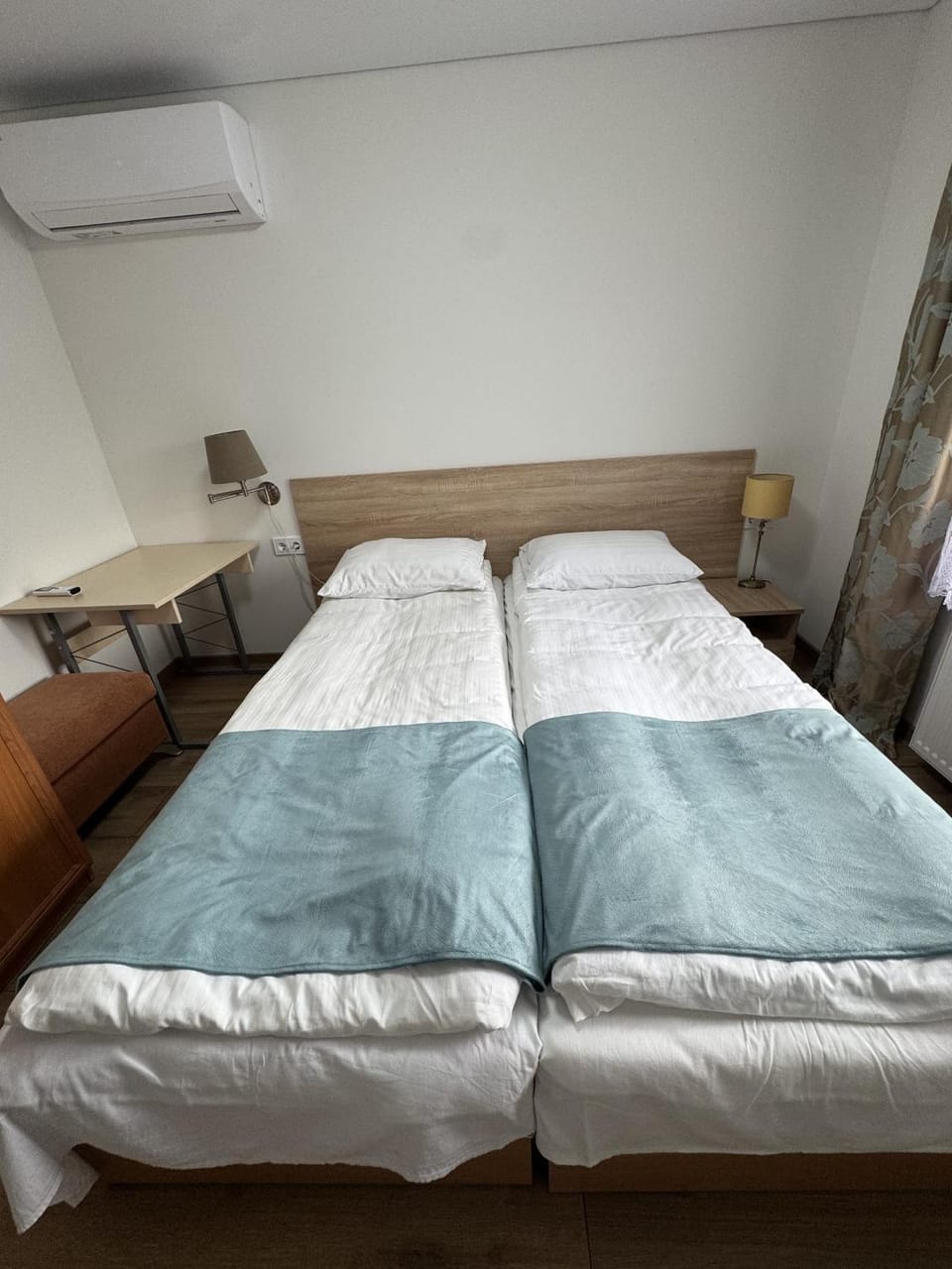 Bed, Photo of the whole room, Bedroom, air conditioner
