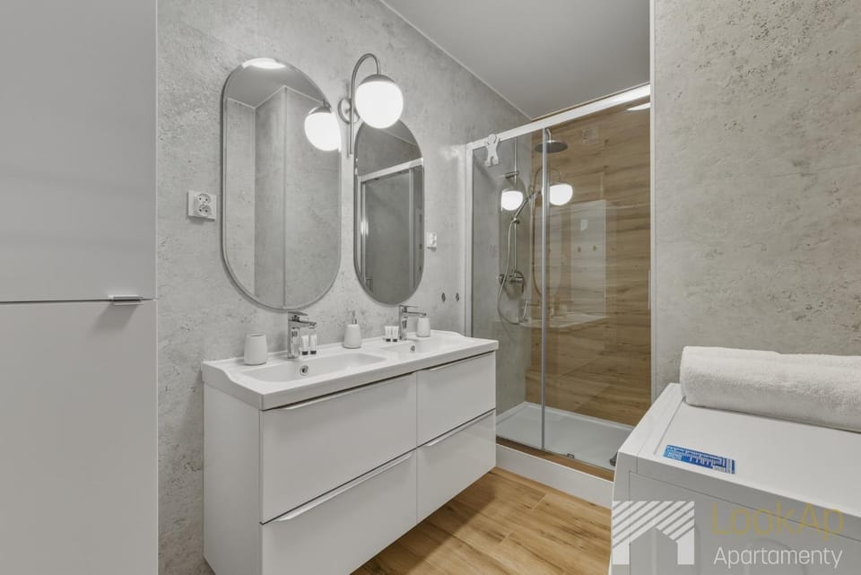 Shower, Bathroom, towels