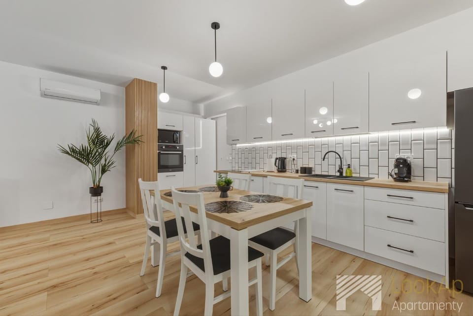 Kitchen or kitchenette, Dining area, stove