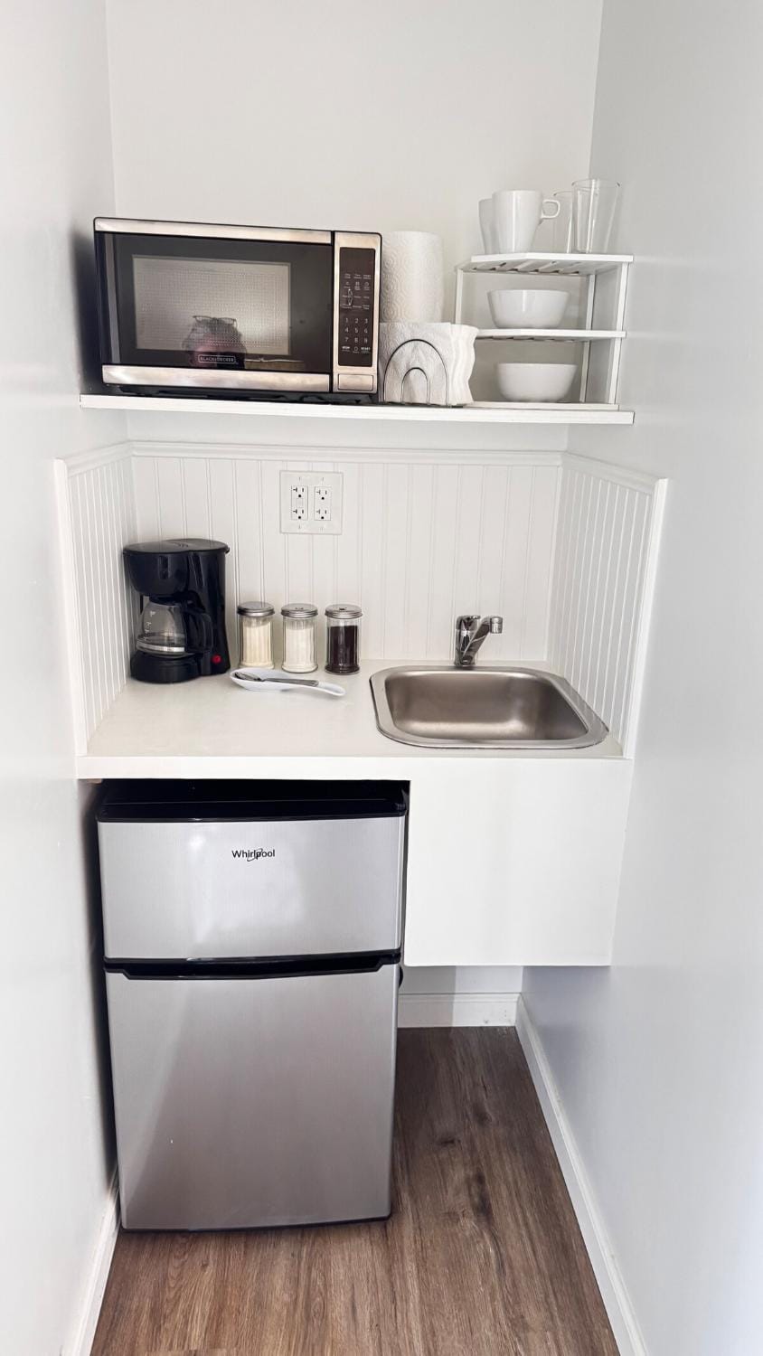 Private Suite Apartment 3 Miles to the Beach Apartment in Deerfield Beach