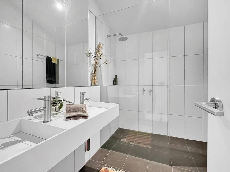 Shower, Bathroom, towels