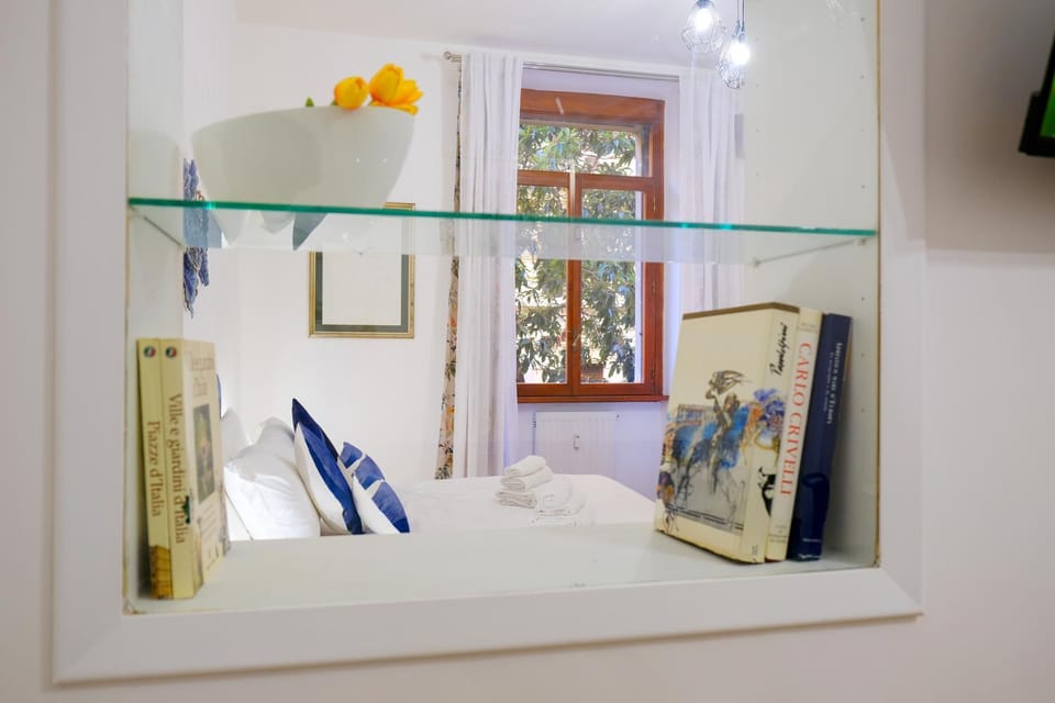 Bed, Library, Photo of the whole room, Bedroom, towels, wardrobe