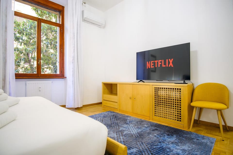 Communal lounge/ TV room, Bed, TV and multimedia, Photo of the whole room, Evening entertainment, Bedroom